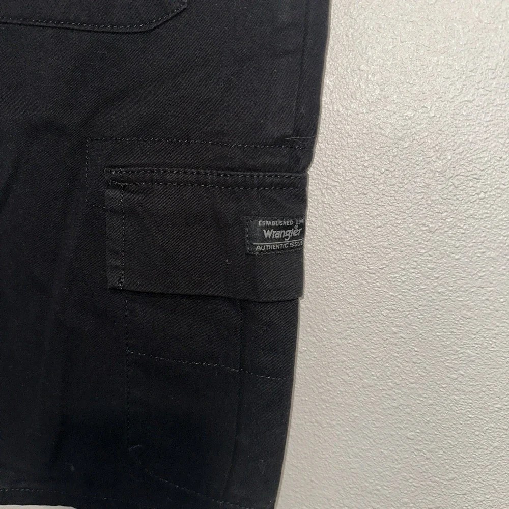 Wrangler Authentic Black Cargo Shorts  Size 18 boys